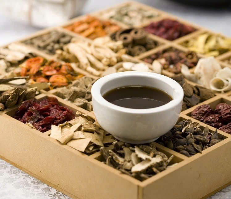 Dùng Thuốc Đông Y - Điều trị từ gốc, tăng cường khí huyết