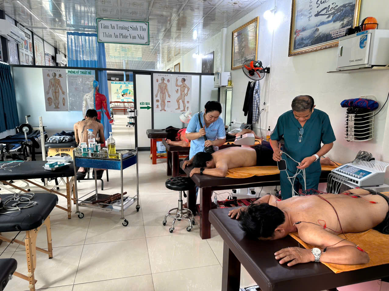 Phòng Chẩn Trị Y Học Cổ Truyền Vạn Phúc nơi điều trị đau cổ vai gáy uy tín
