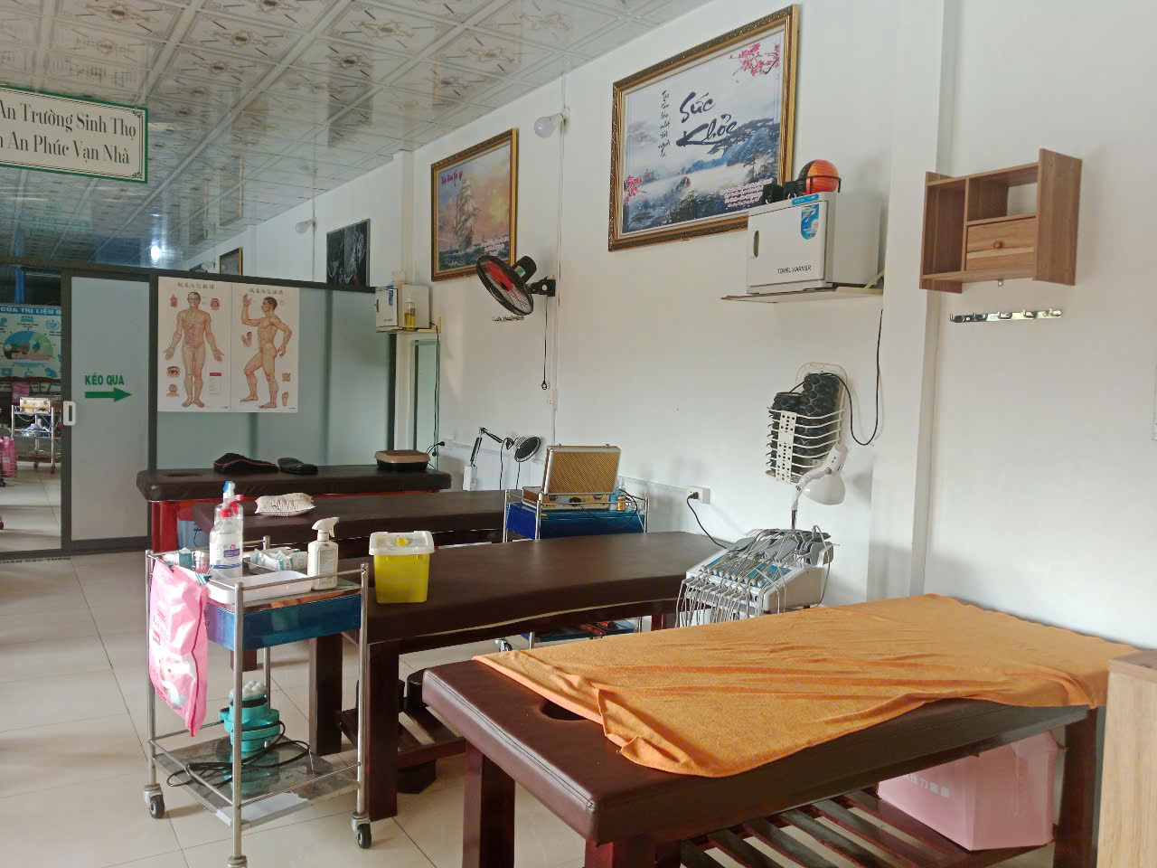 Cơ sở vật chất tại Phòng Chẩn Trị Y Học Cổ Truyền Vạn Phúc